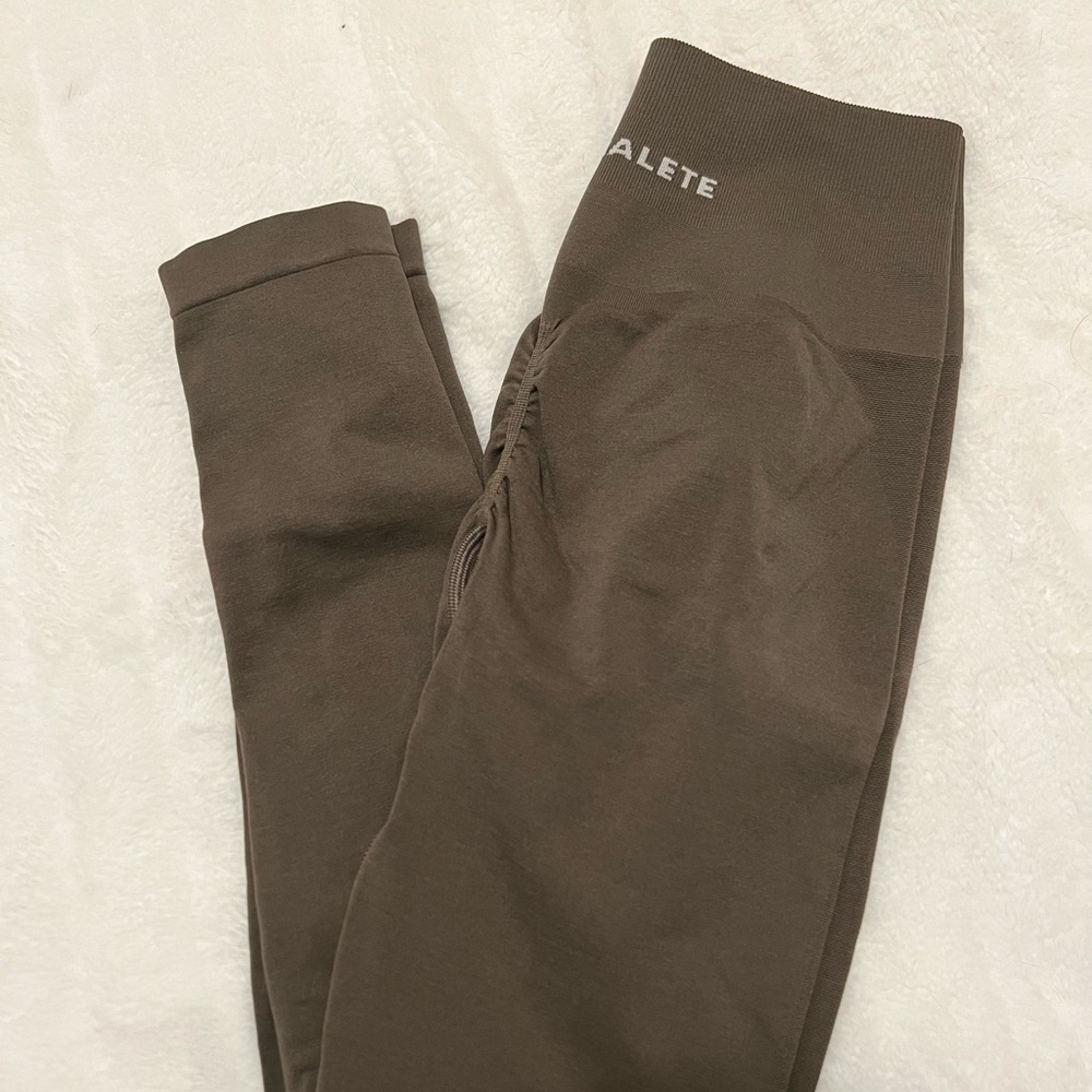 ALPHALETE AMPLIFY LEGGING